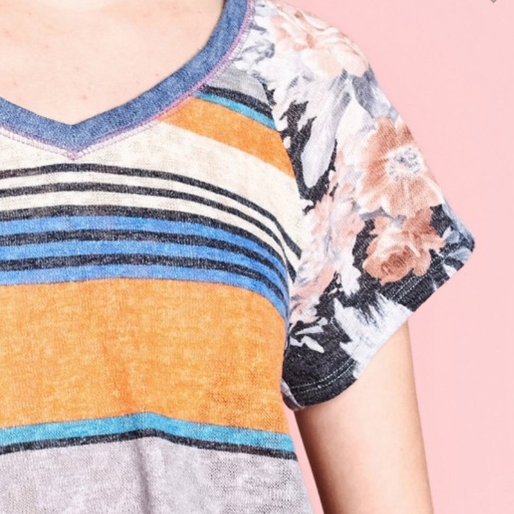 🆕 Super Cute Fun Striped Top - Picture 7 of 9